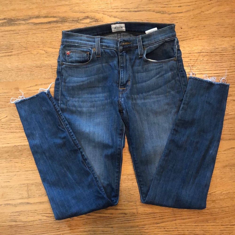 Medium Wash Hudson Nico Mid rise Crop Jean